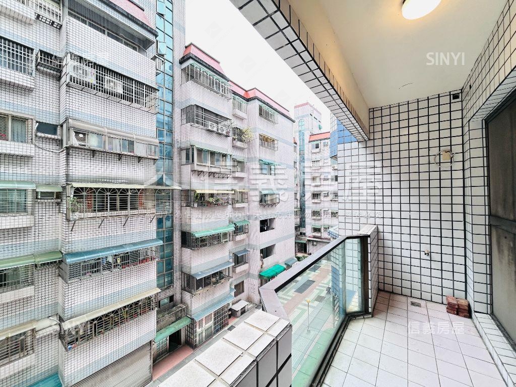 舒適華廈二房。亮房屋室內格局與周邊環境