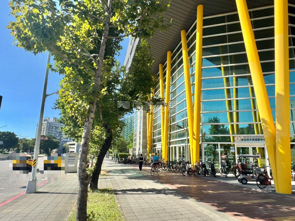 科技大樓☆一二樓雙層店辦房屋室內格局與周邊環境