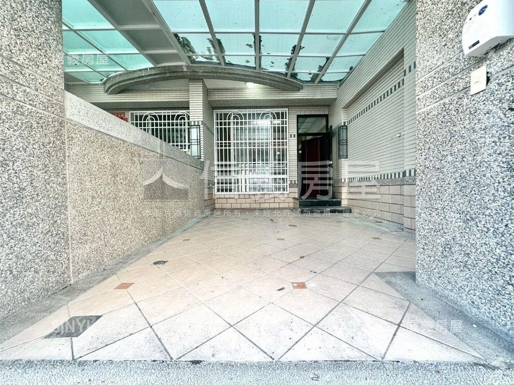 德民商圈經典車庫別墅房屋室內格局與周邊環境