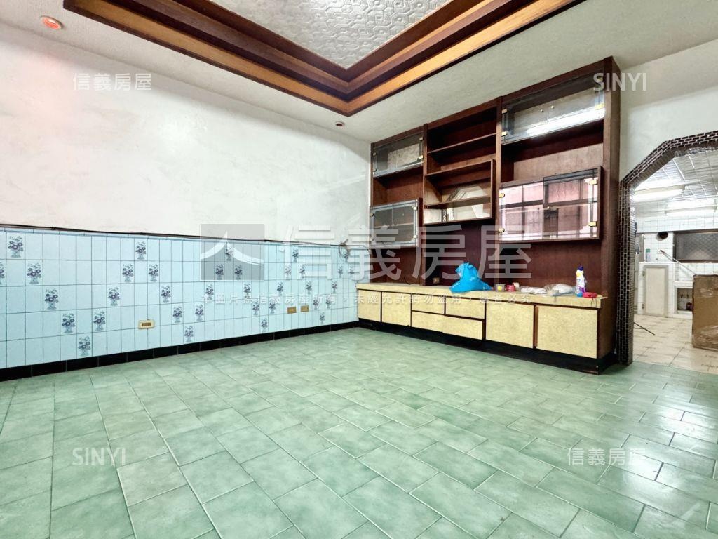 巨蛋明誠雙商圈採光巷透房屋室內格局與周邊環境