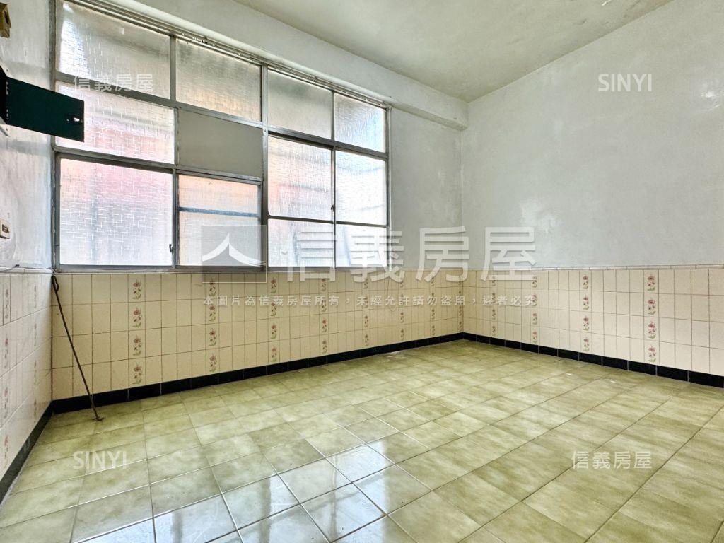 巨蛋明誠雙商圈採光巷透房屋室內格局與周邊環境