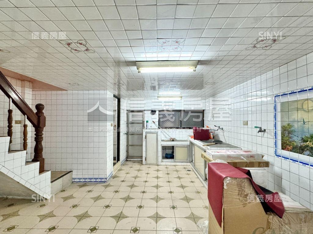 巨蛋明誠雙商圈採光巷透房屋室內格局與周邊環境