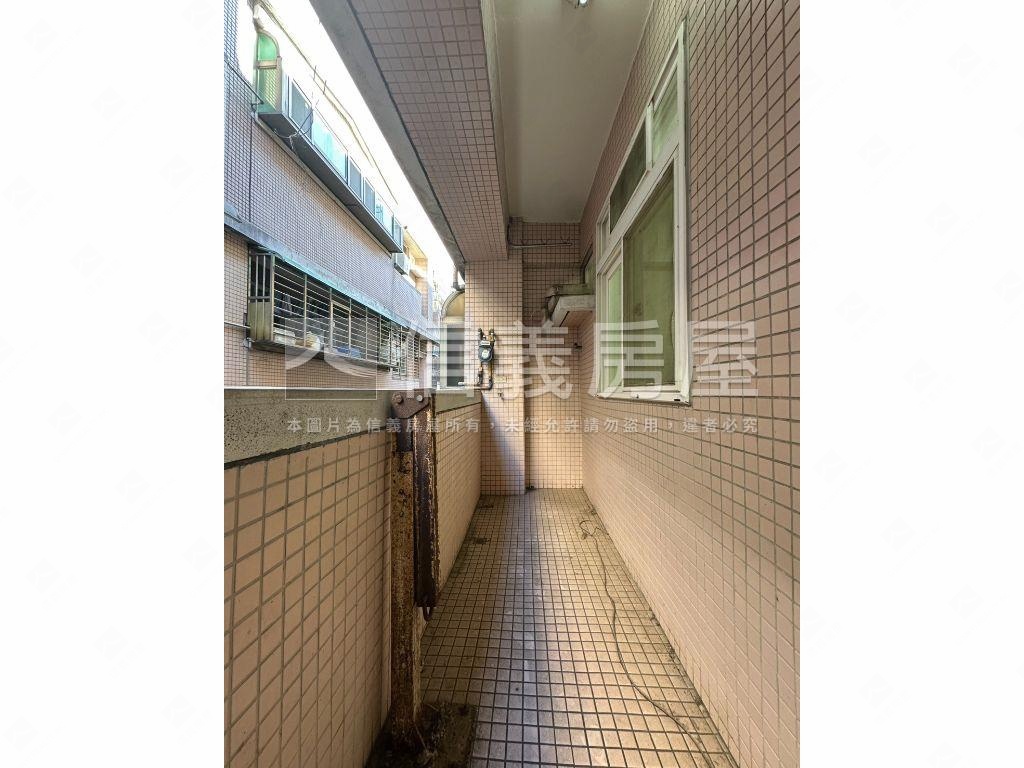 幼獅比佛利採光通風４房房屋室內格局與周邊環境