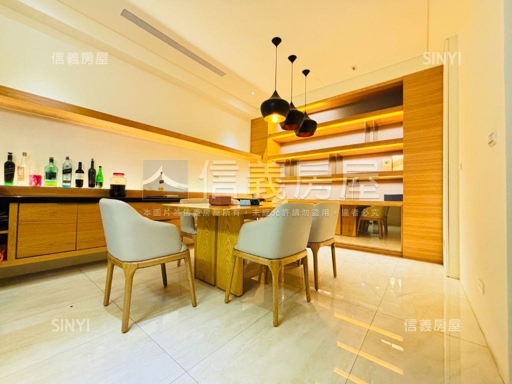 華鳳特區面寬電梯豪邸房屋室內格局與周邊環境