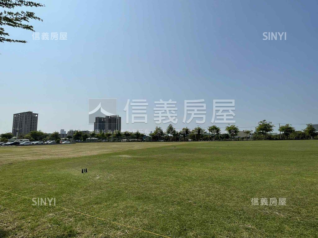 華鳳特區面寬電梯豪邸房屋室內格局與周邊環境