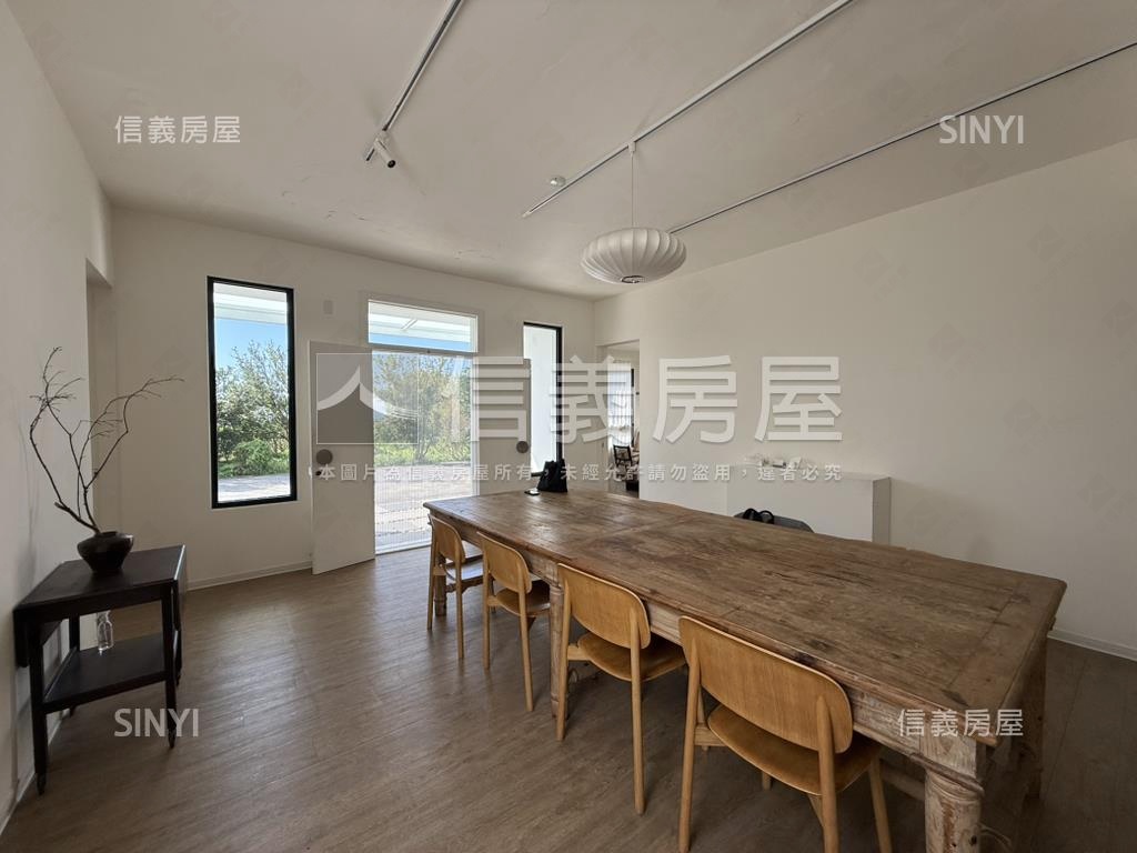 陽明山溫泉寶地旁白色平房房屋室內格局與周邊環境