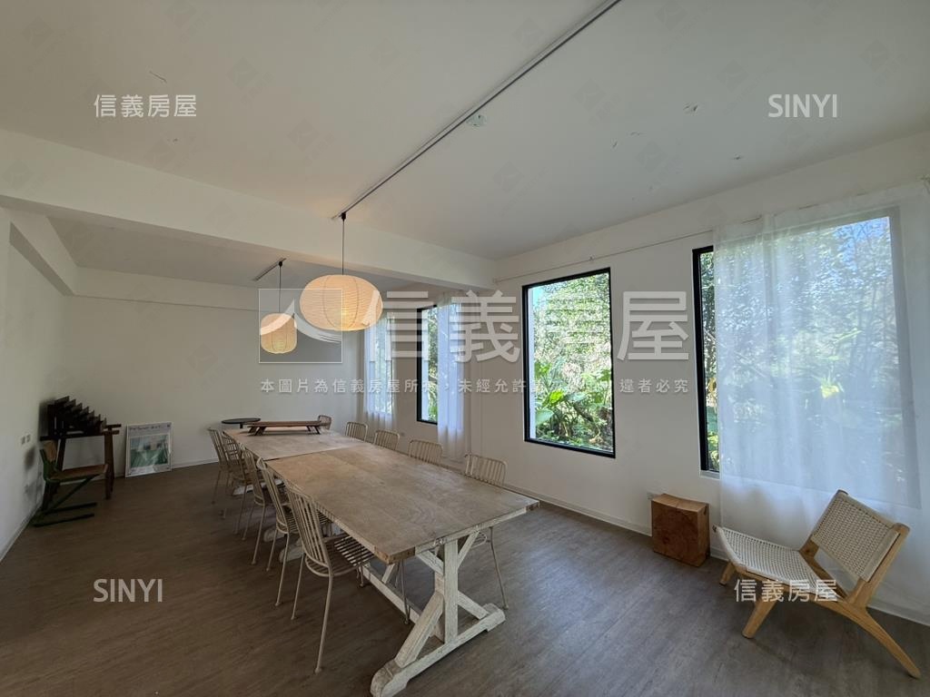 陽明山溫泉寶地旁白色平房房屋室內格局與周邊環境