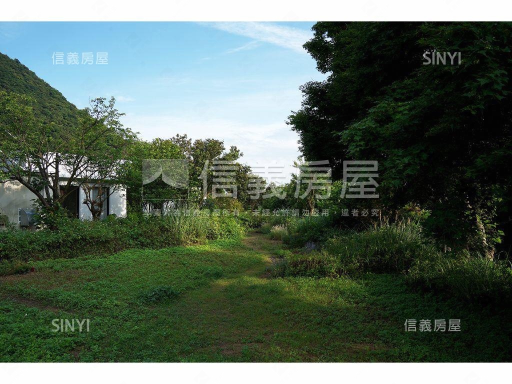 陽明山溫泉寶地旁白色平房房屋室內格局與周邊環境