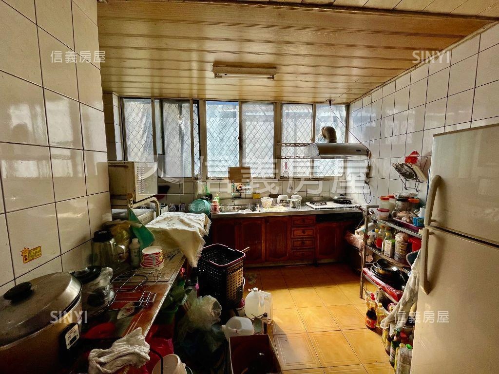 安康稀有邊間公寓４房房屋室內格局與周邊環境