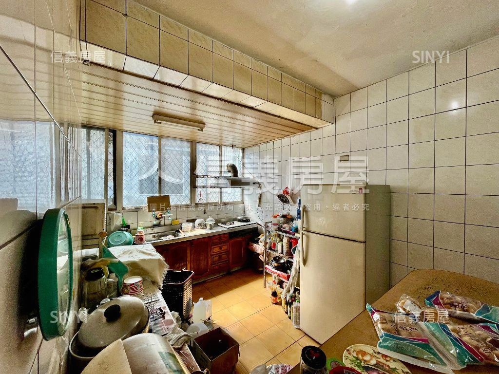 安康稀有邊間公寓４房房屋室內格局與周邊環境