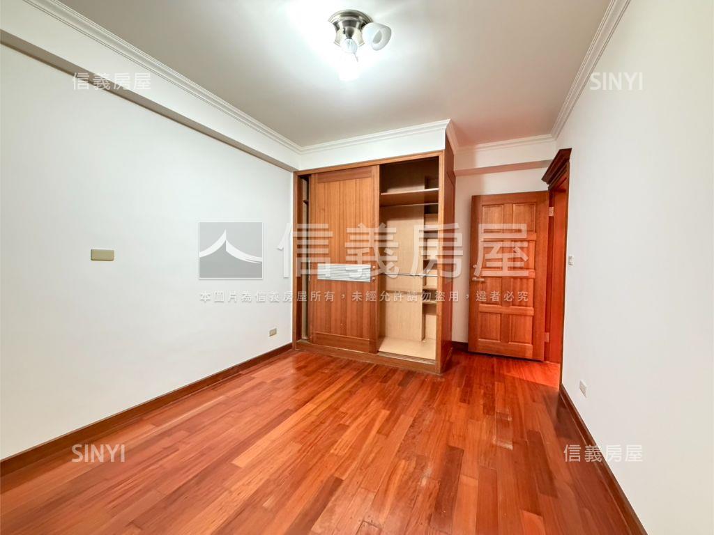 三面採光通風佳近捷運華廈房屋室內格局與周邊環境