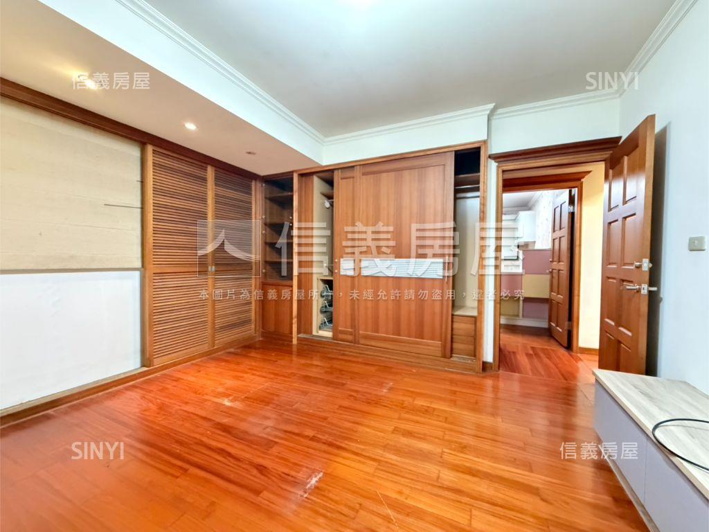 三面採光通風佳近捷運華廈房屋室內格局與周邊環境