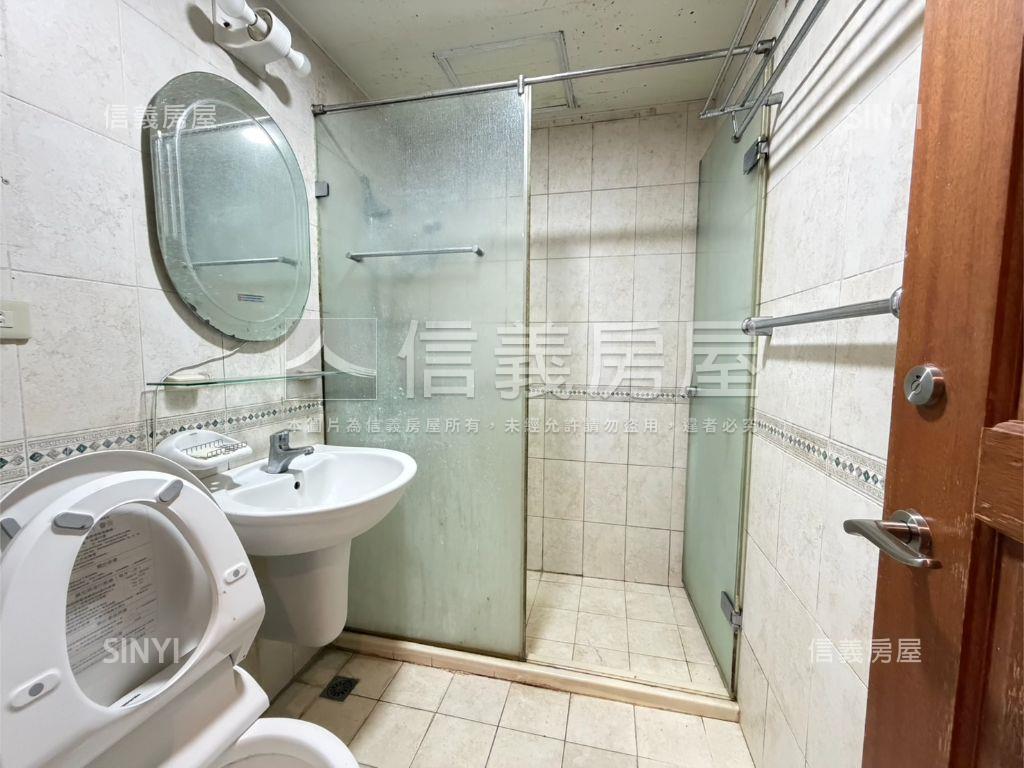 三面採光通風佳近捷運華廈房屋室內格局與周邊環境