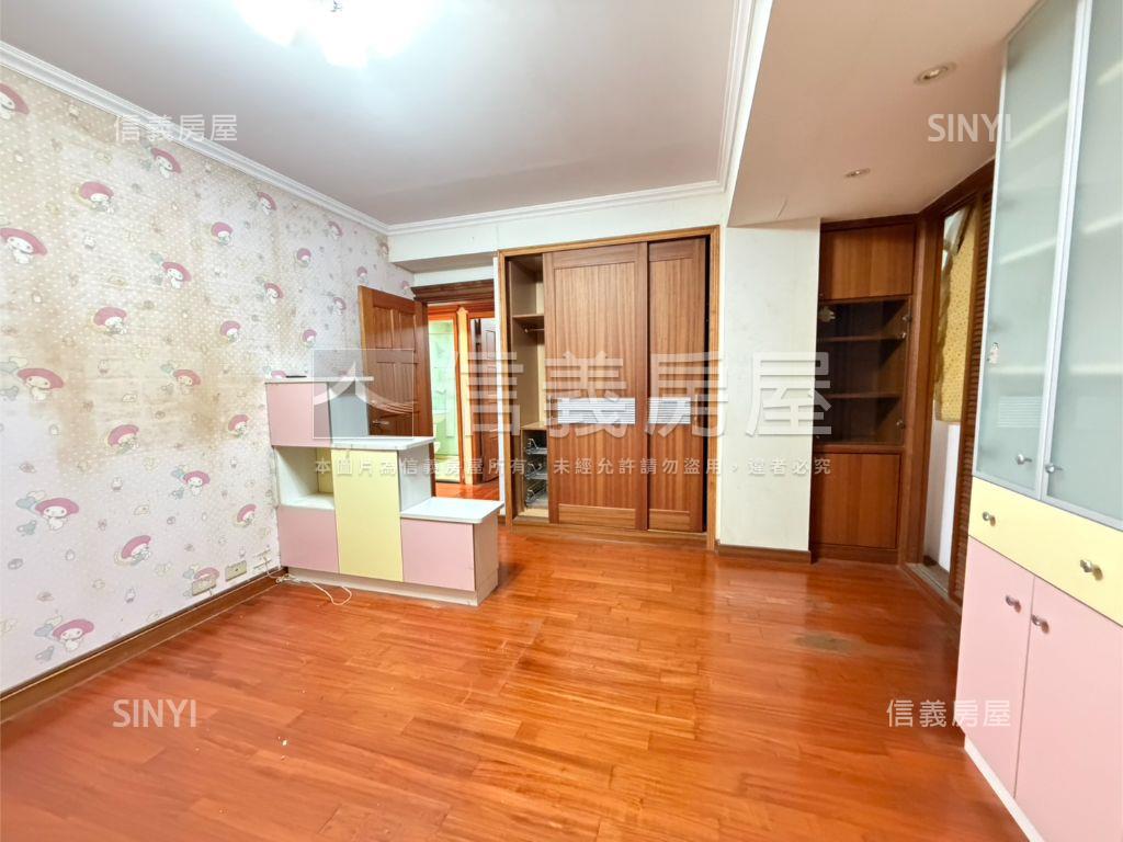 三面採光通風佳近捷運華廈房屋室內格局與周邊環境