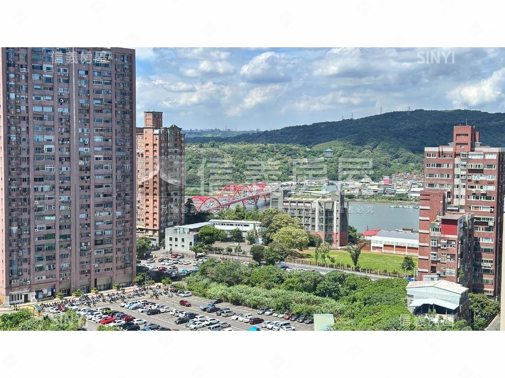 擎天樓中樓稀有帶車位房屋室內格局與周邊環境