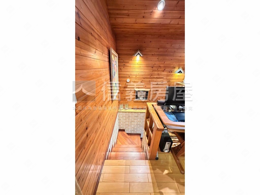 擎天樓中樓稀有帶車位房屋室內格局與周邊環境