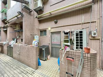 淡水河畔永新金店面