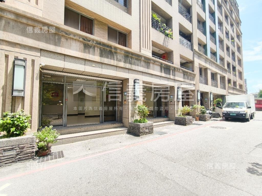 稀有九米大面寬黃金雙店面房屋室內格局與周邊環境