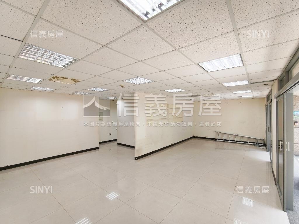 稀有九米大面寬黃金雙店面房屋室內格局與周邊環境