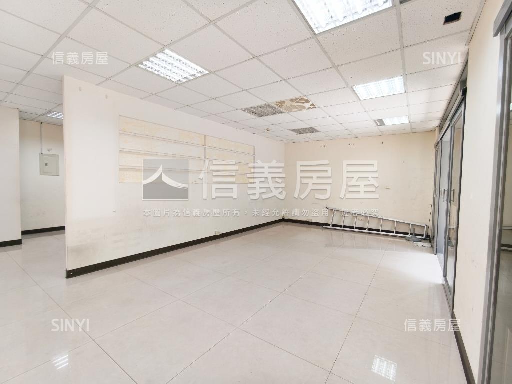 稀有九米大面寬黃金雙店面房屋室內格局與周邊環境
