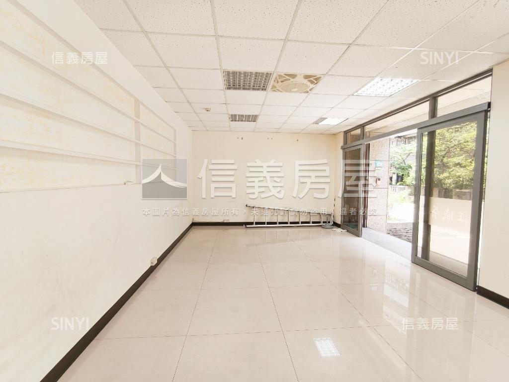 稀有九米大面寬黃金雙店面房屋室內格局與周邊環境