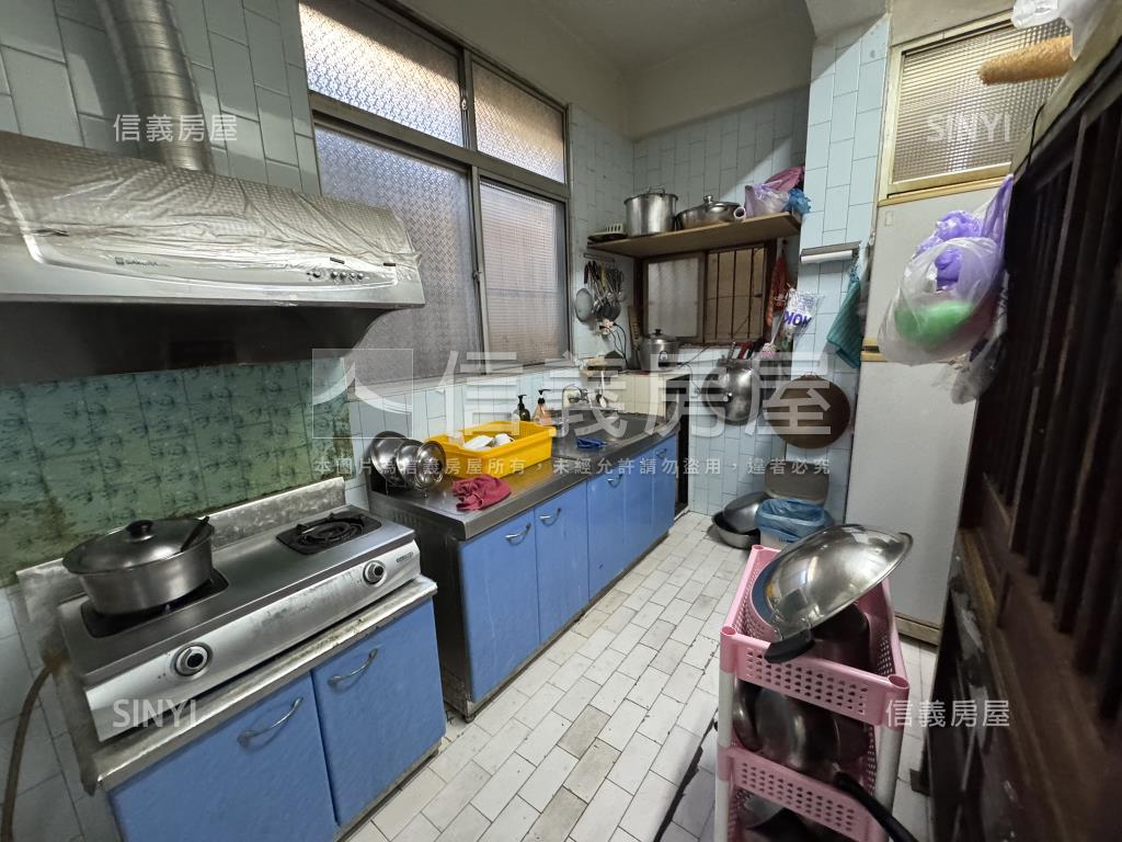 臨路大地坪透天房屋室內格局與周邊環境
