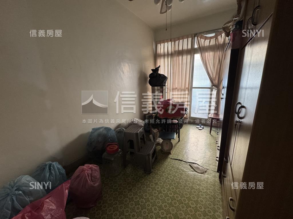 臨路大地坪透天房屋室內格局與周邊環境