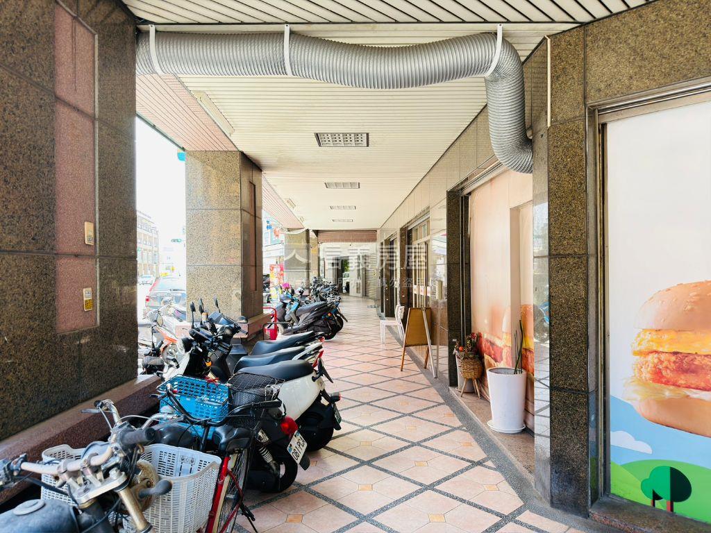 北區北成路｜面寬角窗店面房屋室內格局與周邊環境