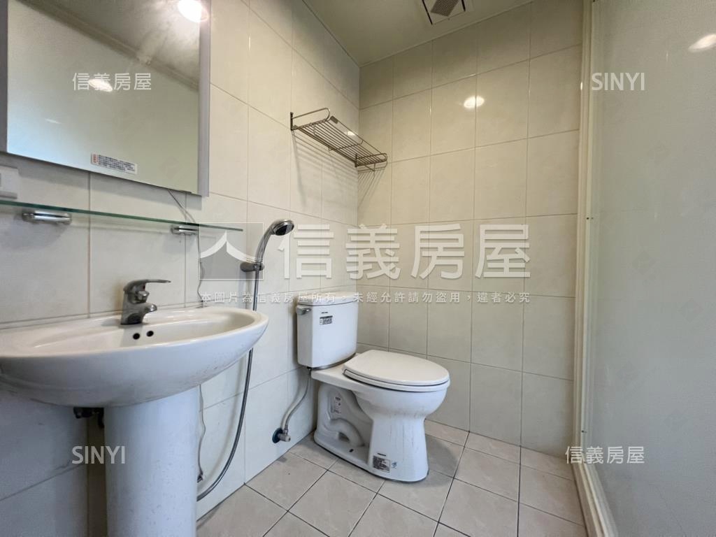 明亮三房兩廳兩衛房屋室內格局與周邊環境