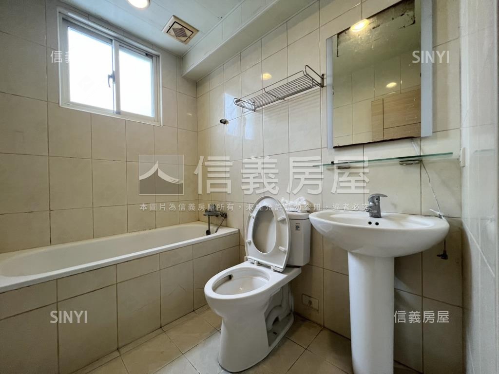 明亮三房兩廳兩衛房屋室內格局與周邊環境