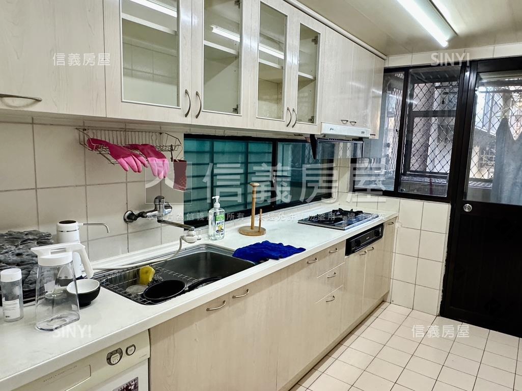 天母國小四房電梯房屋室內格局與周邊環境