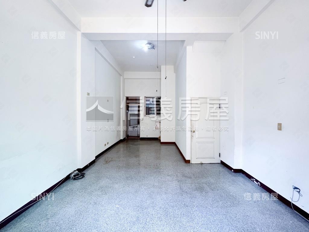 八期稀有朝南透店房屋室內格局與周邊環境