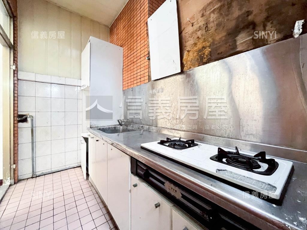 八期稀有朝南透店房屋室內格局與周邊環境
