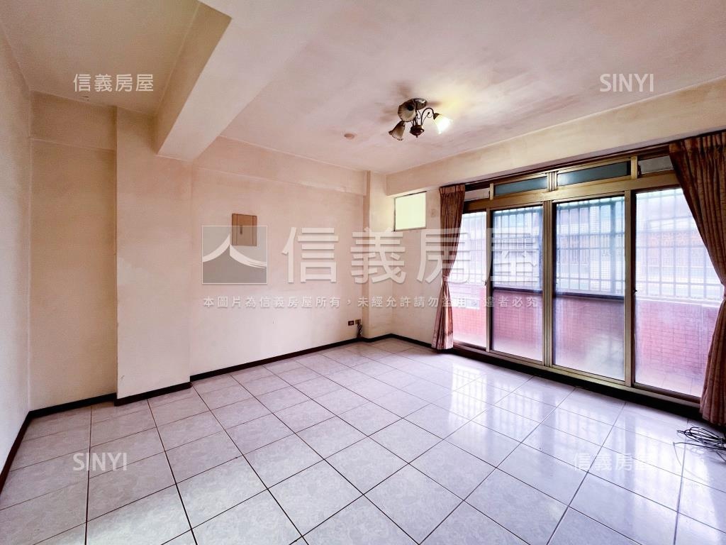 八期稀有朝南透店房屋室內格局與周邊環境