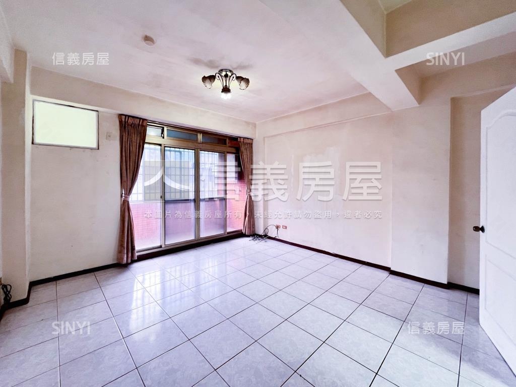八期稀有朝南透店房屋室內格局與周邊環境