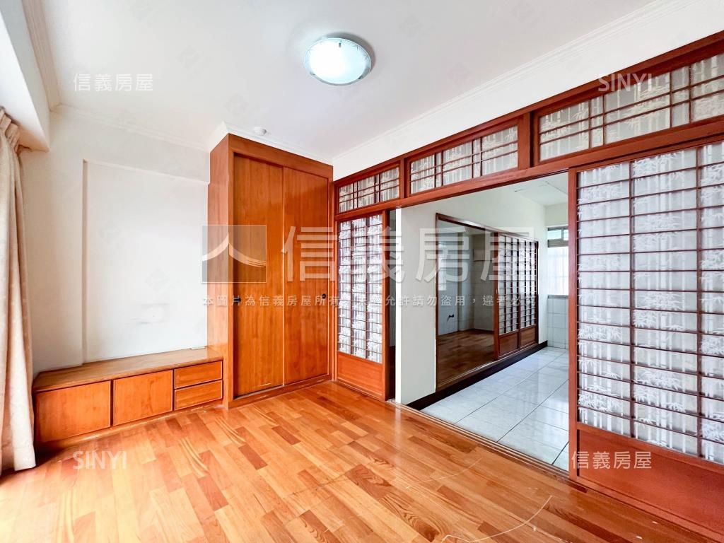 八期稀有朝南透店房屋室內格局與周邊環境
