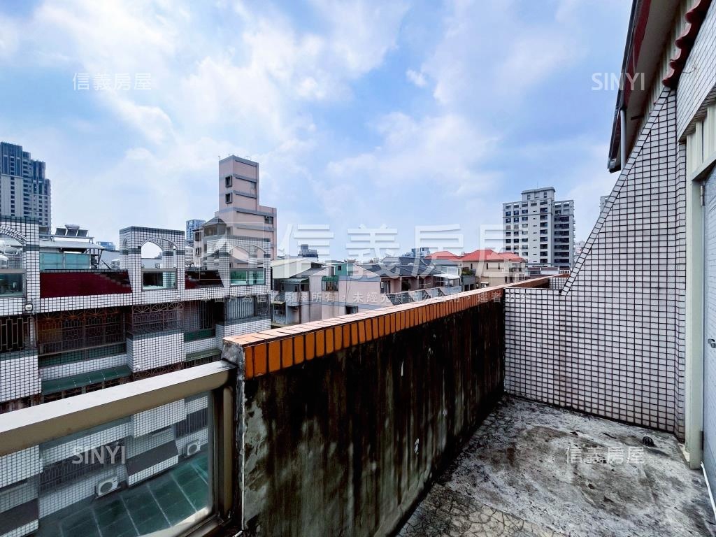 八期稀有朝南透店房屋室內格局與周邊環境