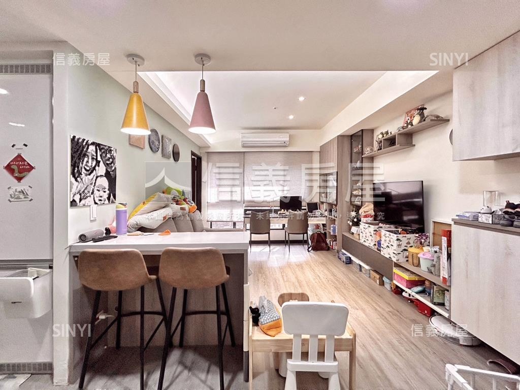 裝潢新五綻兩房車位房屋室內格局與周邊環境