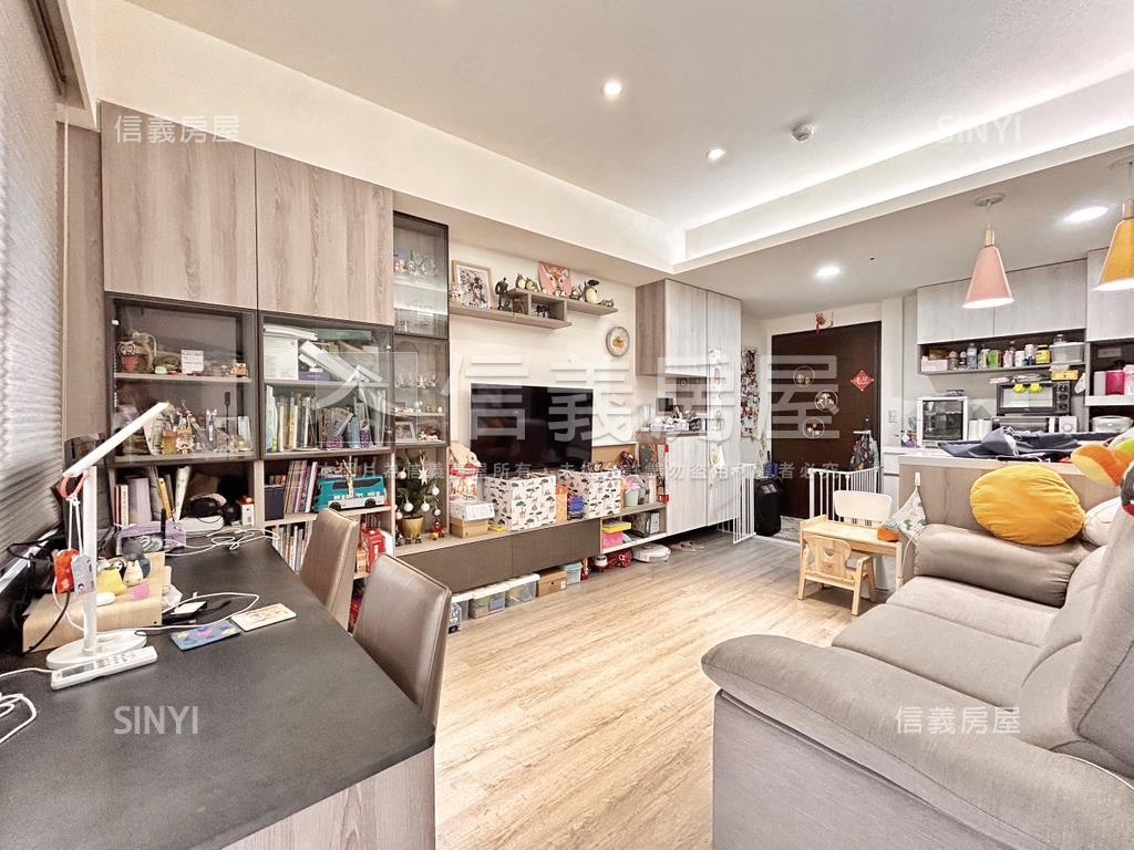 裝潢新五綻兩房車位房屋室內格局與周邊環境