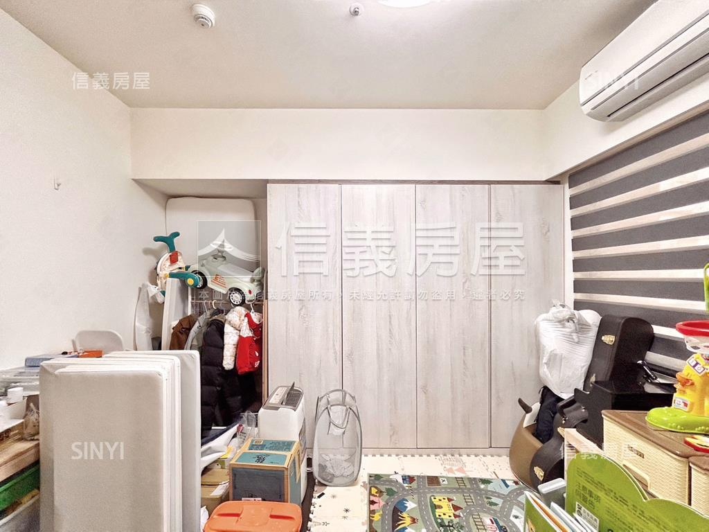 裝潢新五綻兩房車位房屋室內格局與周邊環境