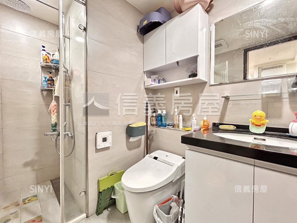 裝潢新五綻兩房車位房屋室內格局與周邊環境