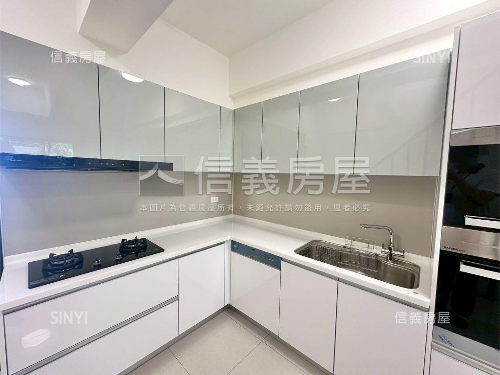 高大輕屋齡前後雙車墅房屋室內格局與周邊環境