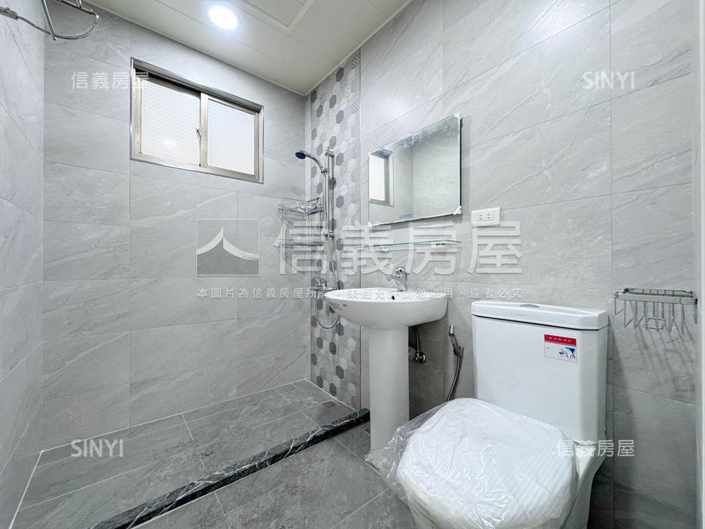 鄰文山特區，寬敞三房車位房屋室內格局與周邊環境