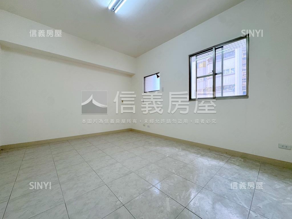 鄰文山特區，寬敞三房車位房屋室內格局與周邊環境