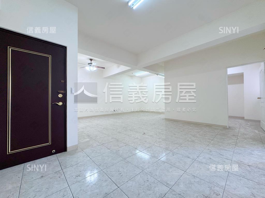 鄰文山特區，寬敞三房車位房屋室內格局與周邊環境