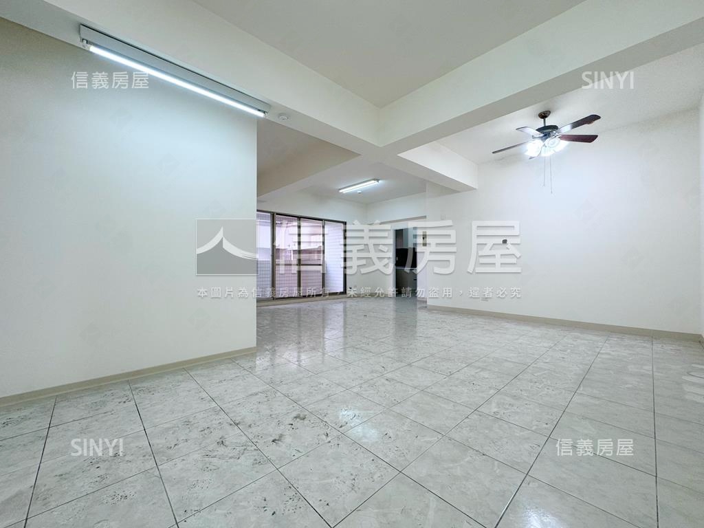 鄰文山特區，寬敞三房車位房屋室內格局與周邊環境