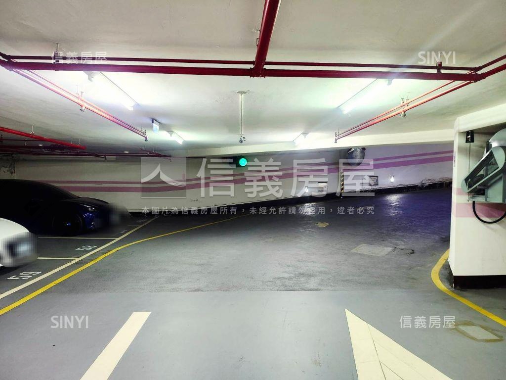 新世界近１０１坡平車位房屋室內格局與周邊環境