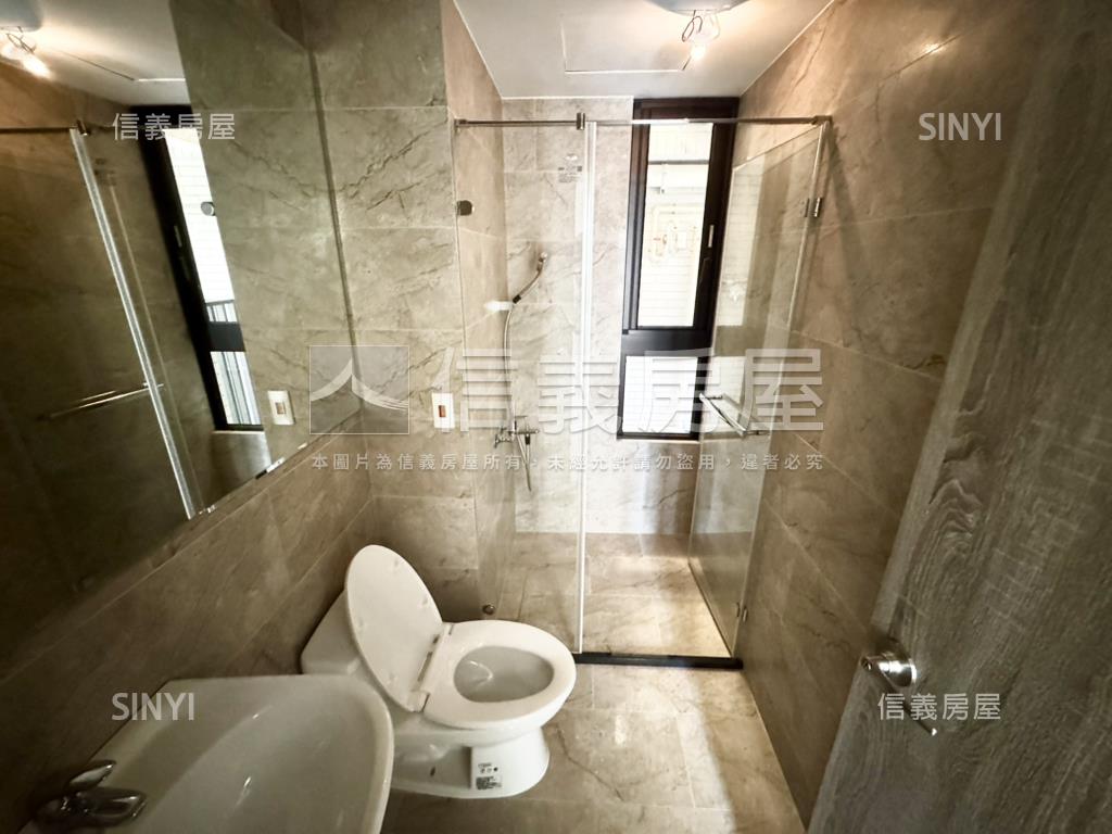 新成屋近捷運均質三房平車房屋室內格局與周邊環境