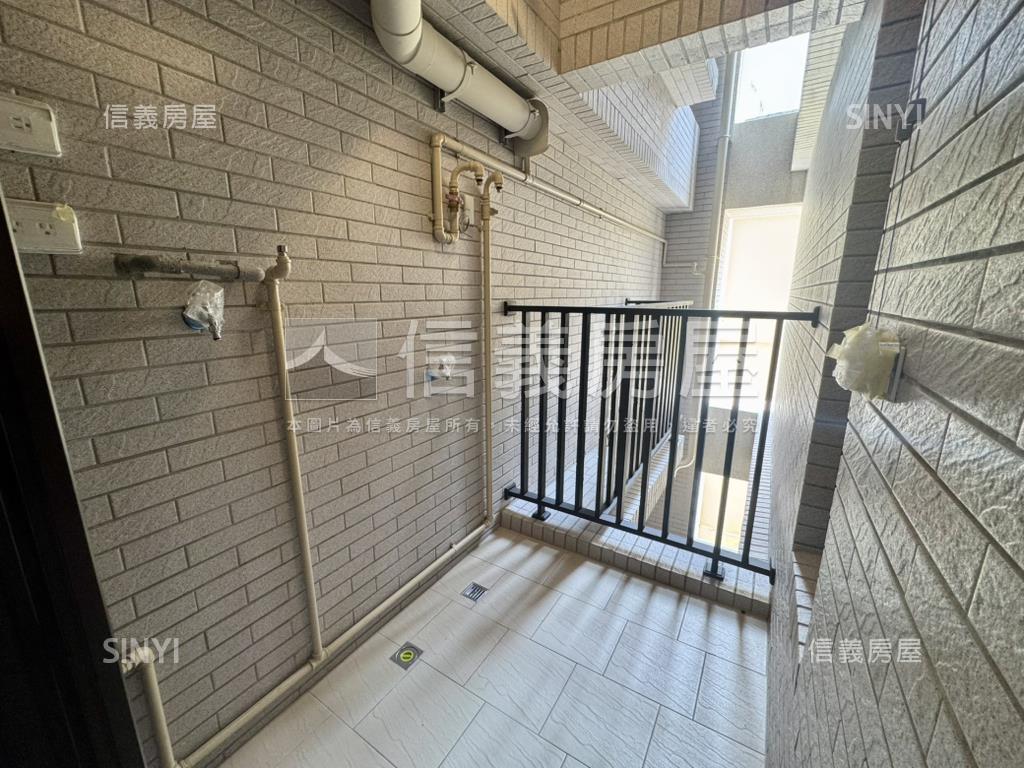 新成屋近捷運均質三房平車房屋室內格局與周邊環境