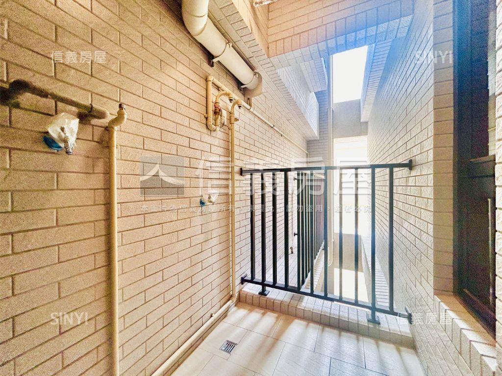 新成屋捷運三房＋平面車位房屋室內格局與周邊環境